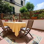 Viale Calascione 7 公寓